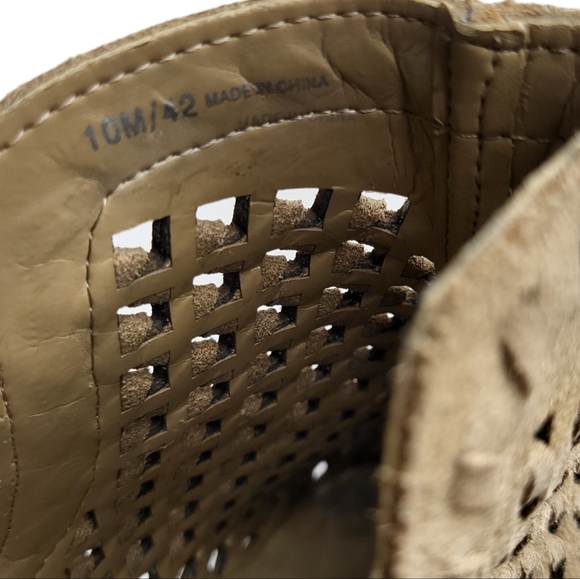 Vince Camuto Phortiena Sand Suede Cutout ankle bootie Size 10 - Picture 10 of 11